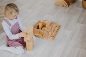 Holzspielzeug>GRIMM’S Große Stufenpyramide Natur